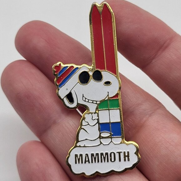 VTG 1971 Snoopy Collectible Pin MAMMOTH Skiing Peanuts Resort Joe Cool - Picture 5 of 6